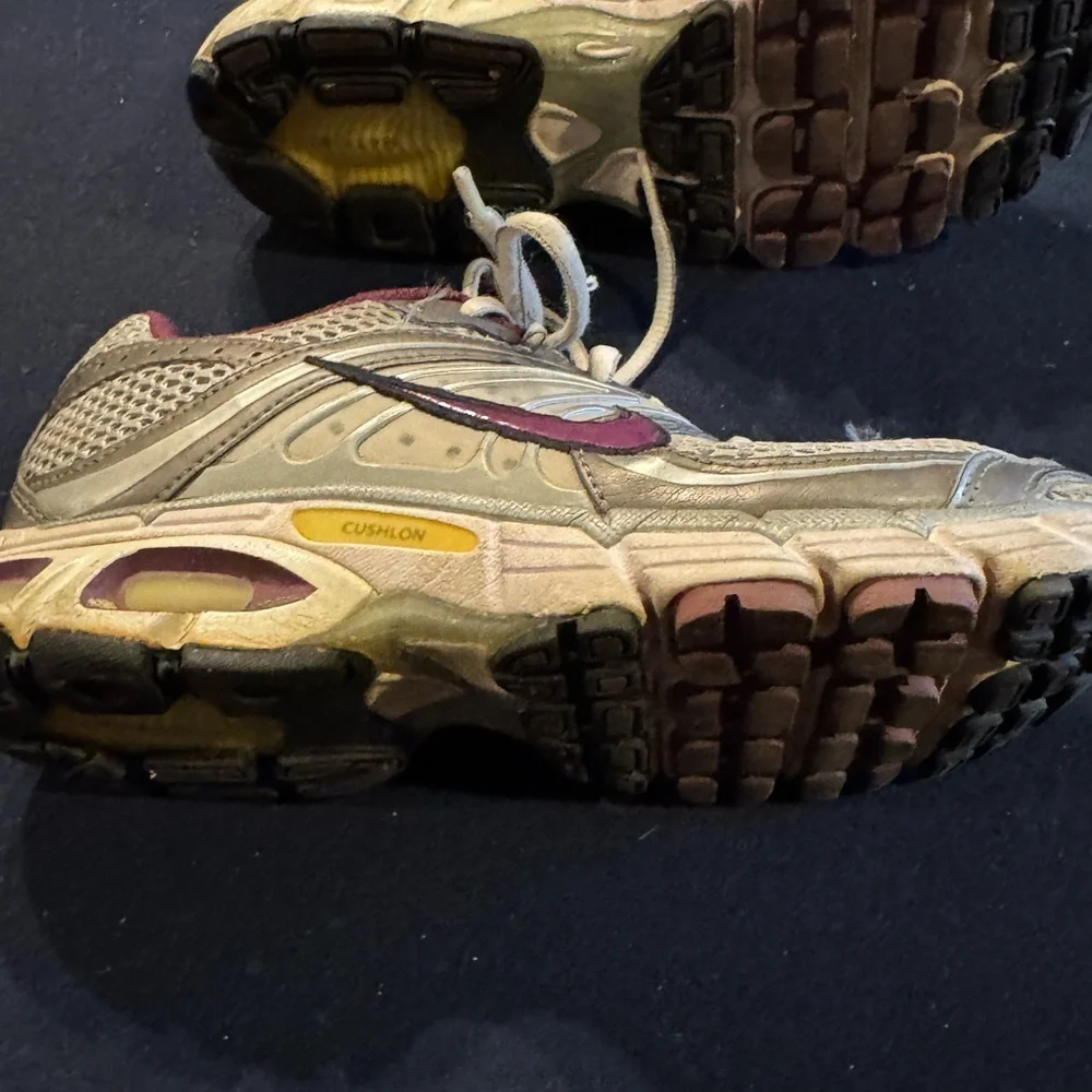 Nike Gray and Burgundy Running Shoes. Women’s Sz 6